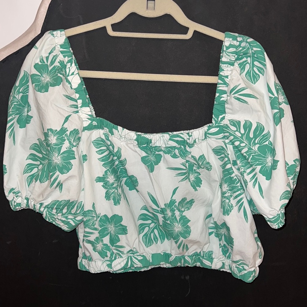 American eagle cropped ruffle summer shirt size Large
